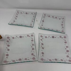 Pampered Chef Daisy Dessert Plates Set of 4 Glass‎ #2818 Pink White Retired
